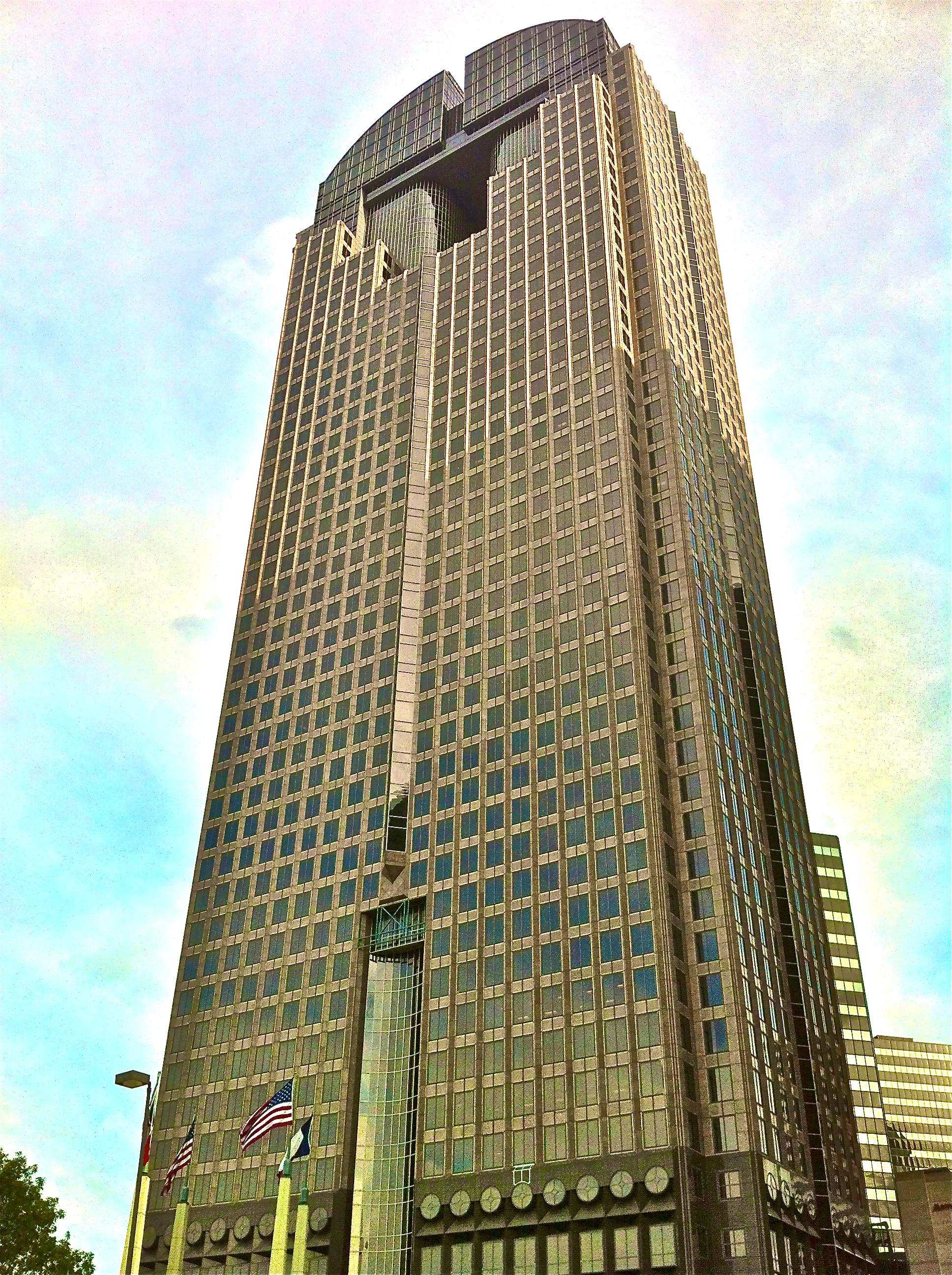 Chase Tower — the Keyhole (CHASE signage)