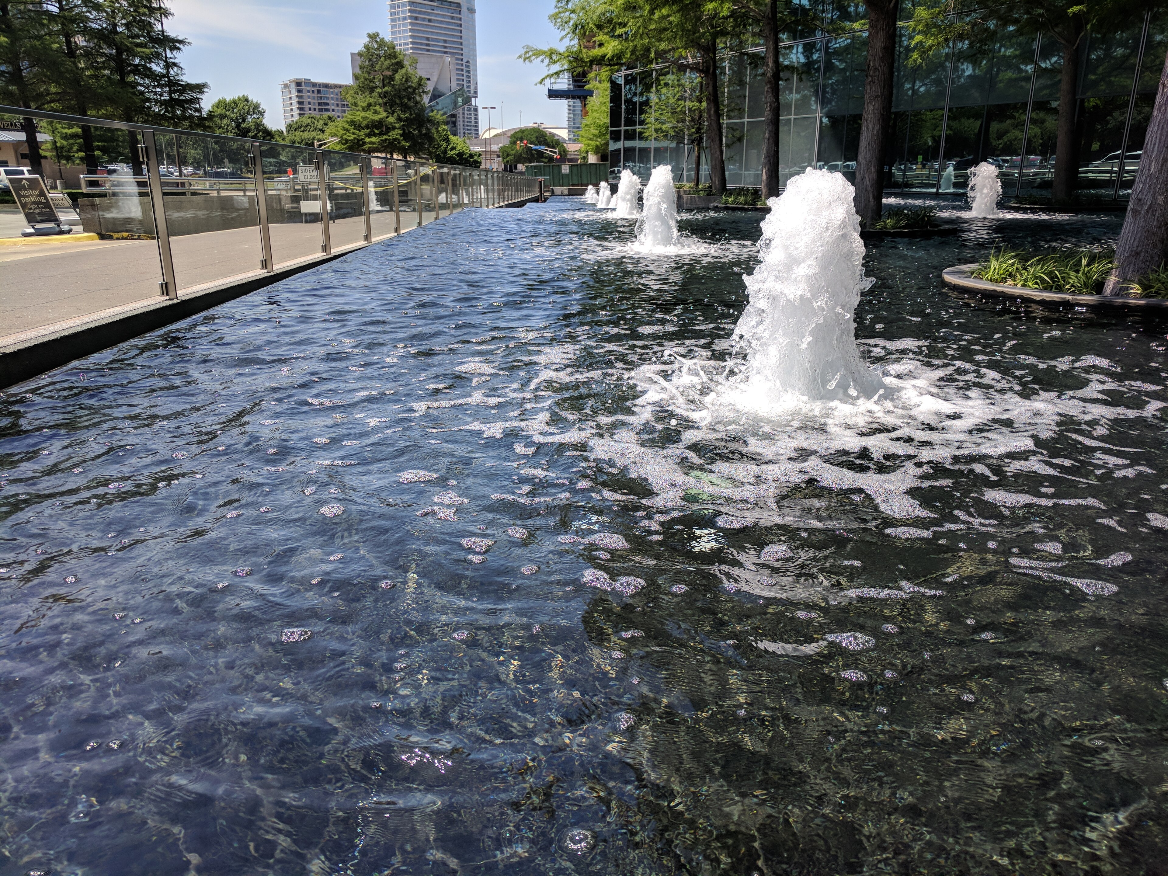 Fountain Place, Dallas Texas (41963959331).jpg
