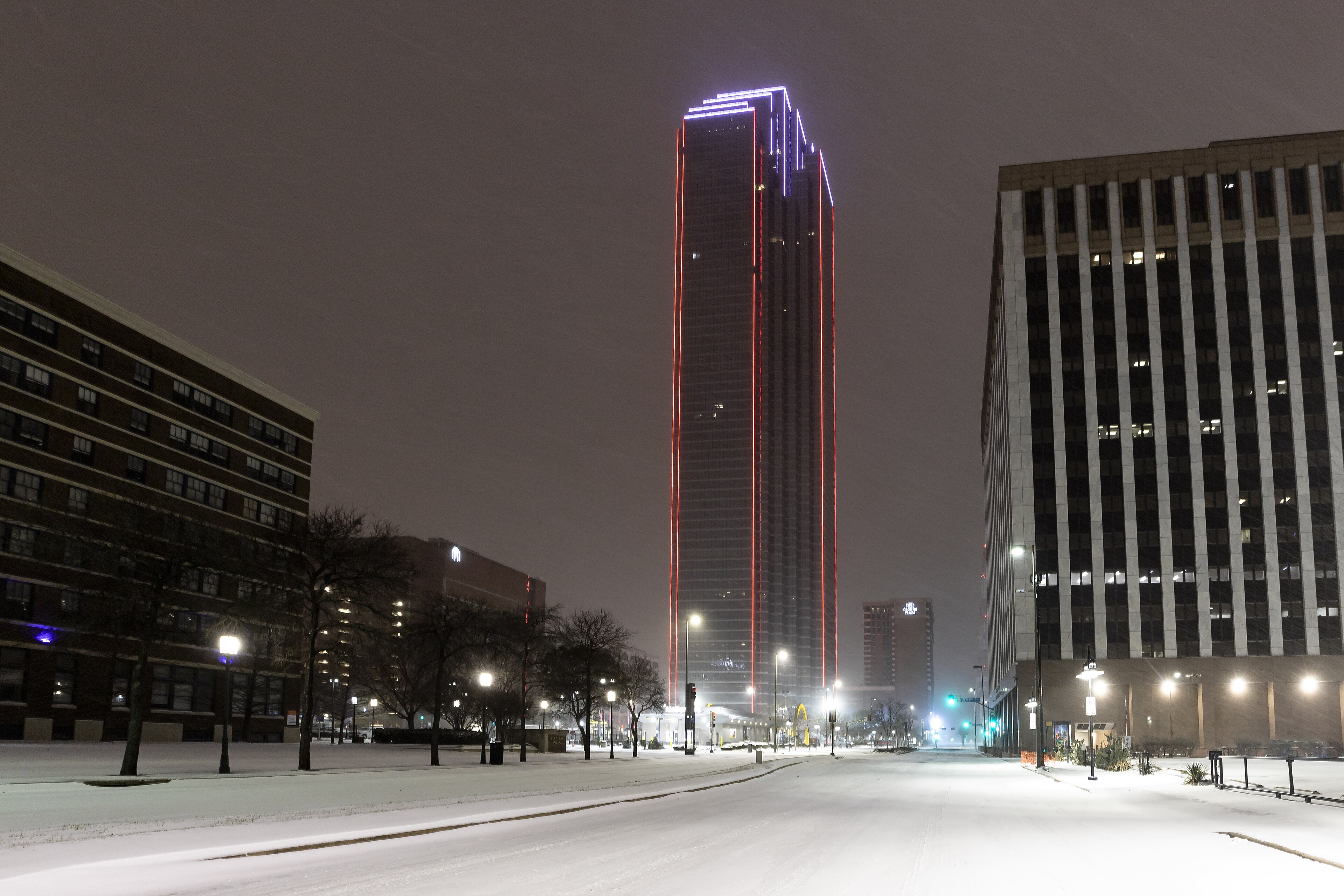 Bank of America in Dallas Snow 2021.jpg