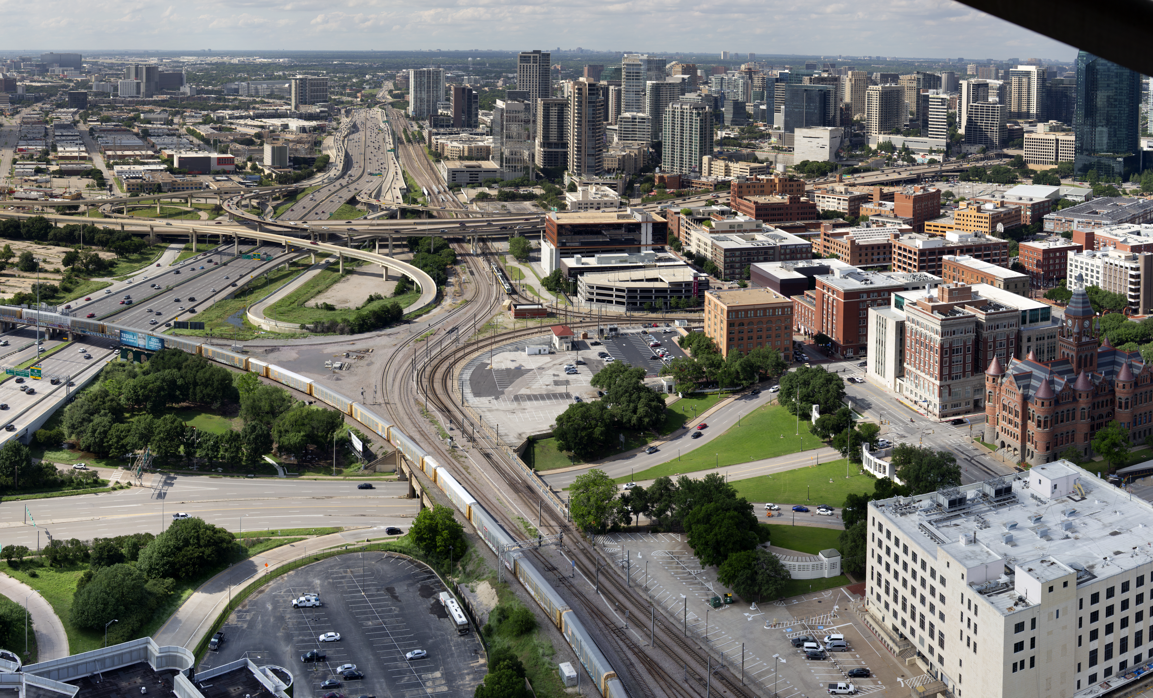 Martyr's Park and Dealey Plaza in Dallas Texas May 2024.png