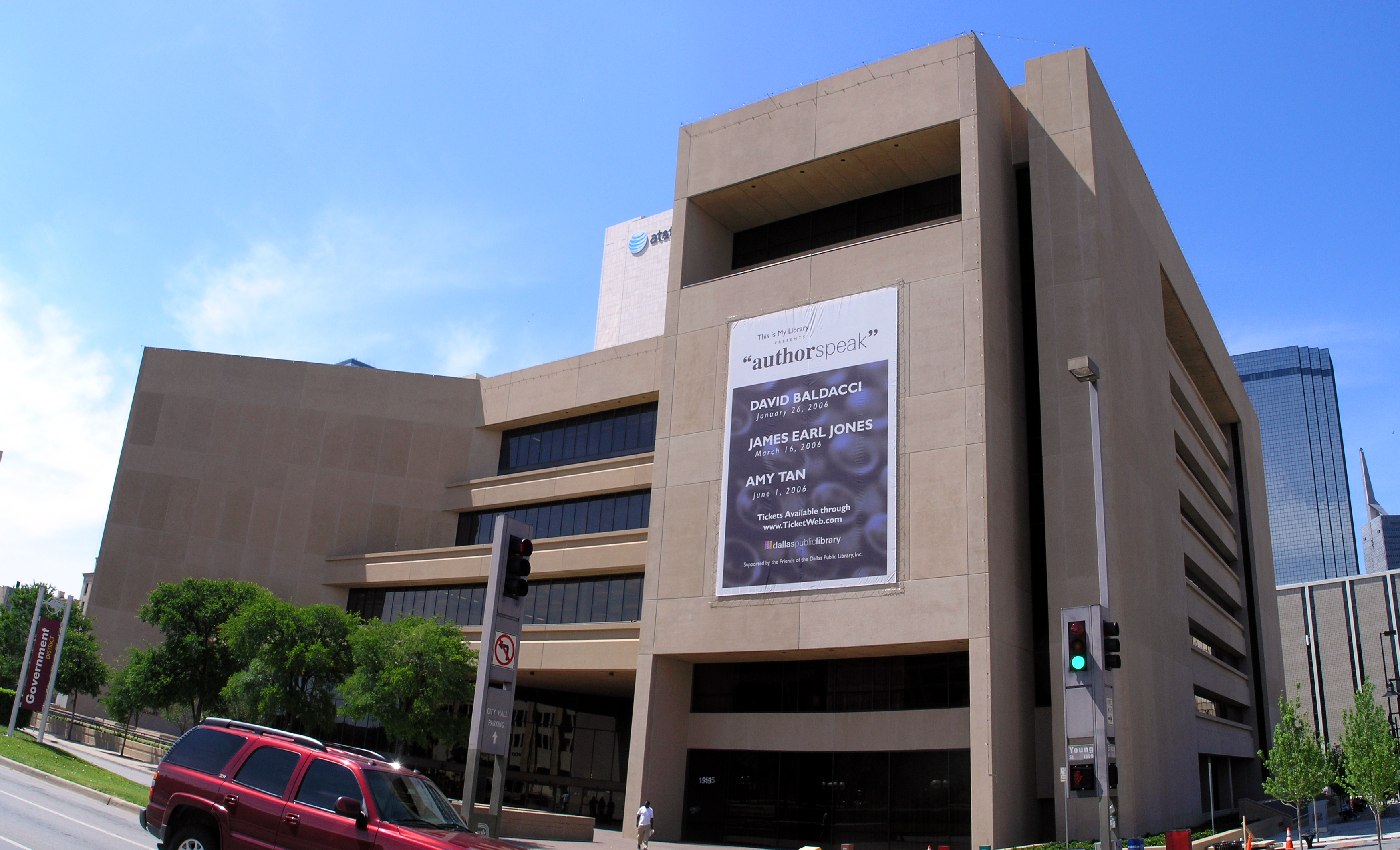 JonnsonPublicLibraryDallasTX.jpg