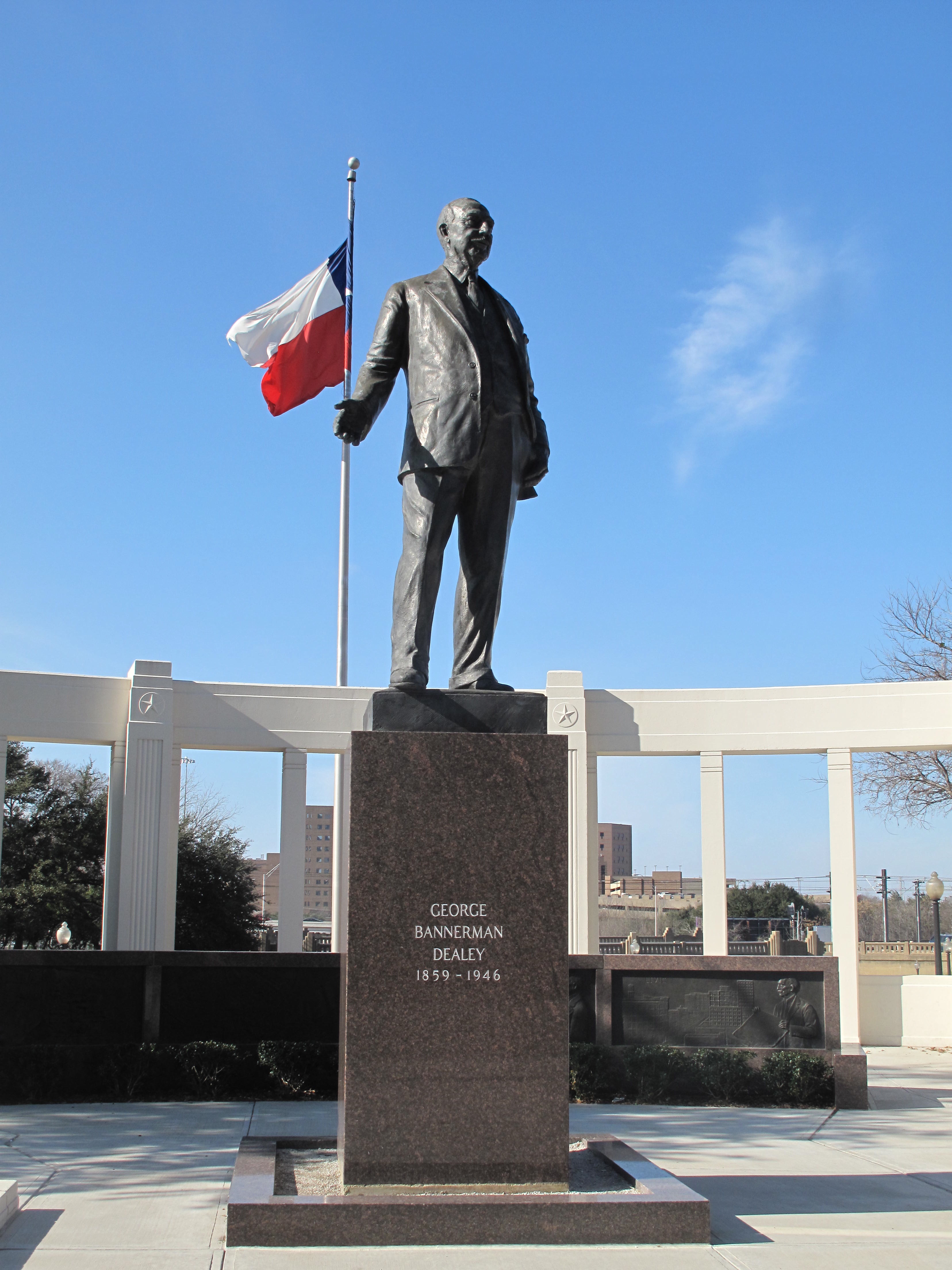 George Bannerman Dealey memorial statue, Dealey Plaza