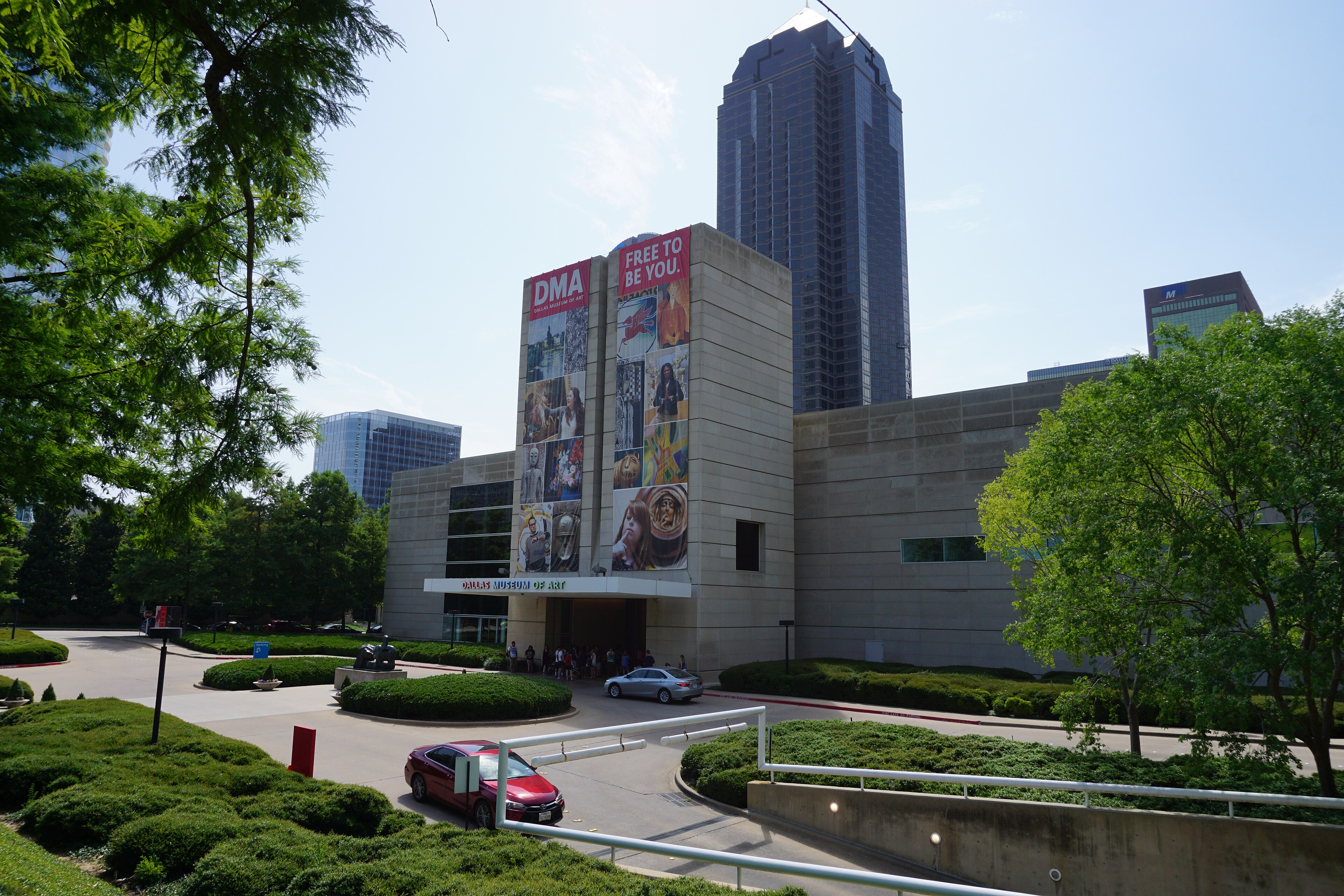 Dallas Museum of Art July 2015 01.jpg
