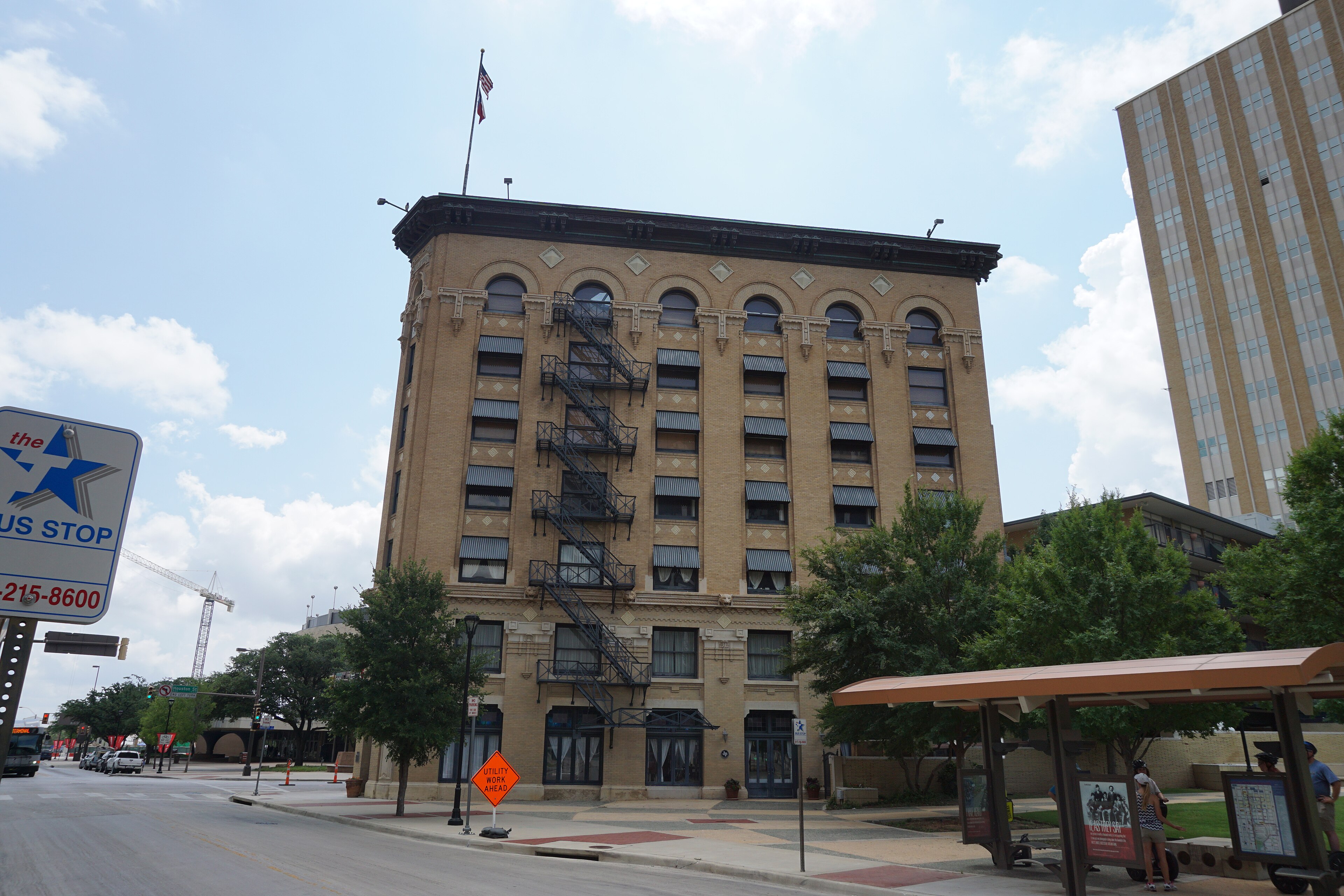 Fort Worth June 2016 15 (Flatiron Building).jpg