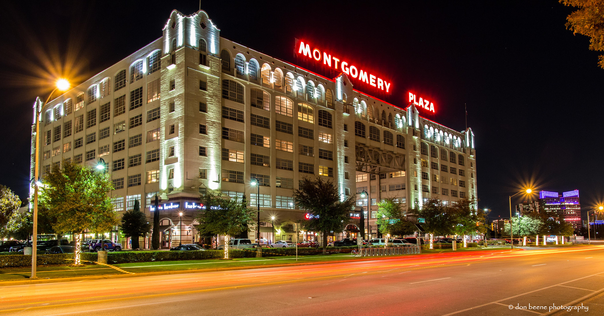 <div class='fn'> Montgomery Plaza</div>