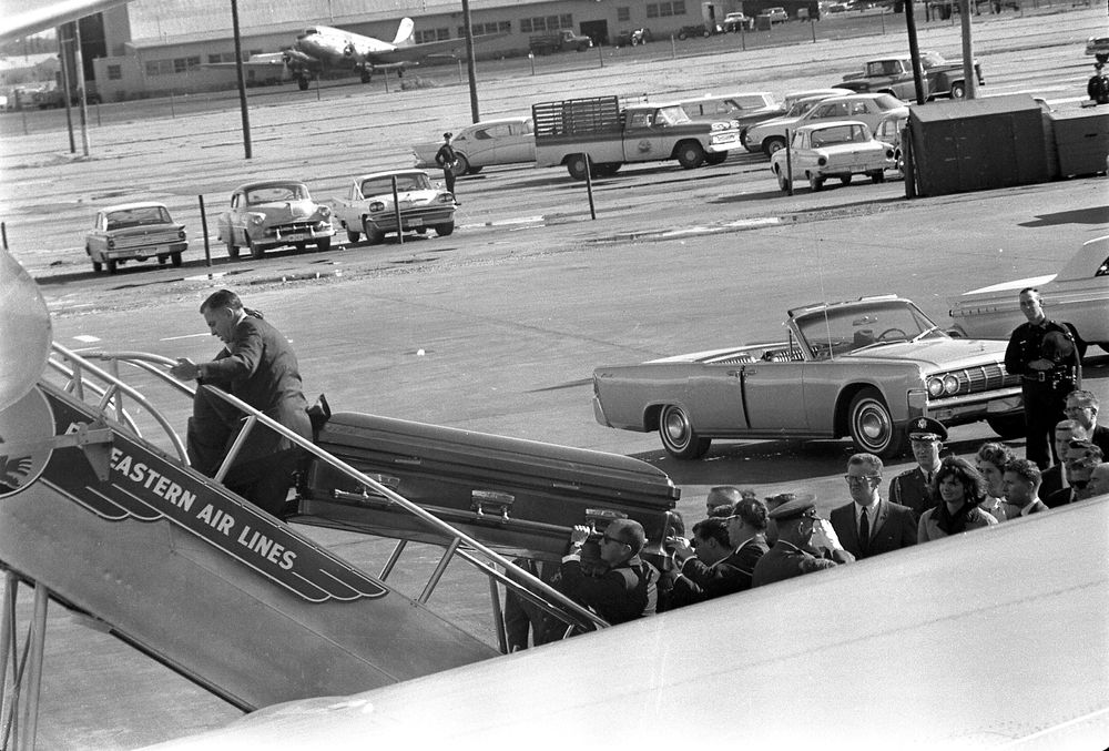 President JFK's casket is transferred to Air Force One at Dallas Love Field (05).jpg
