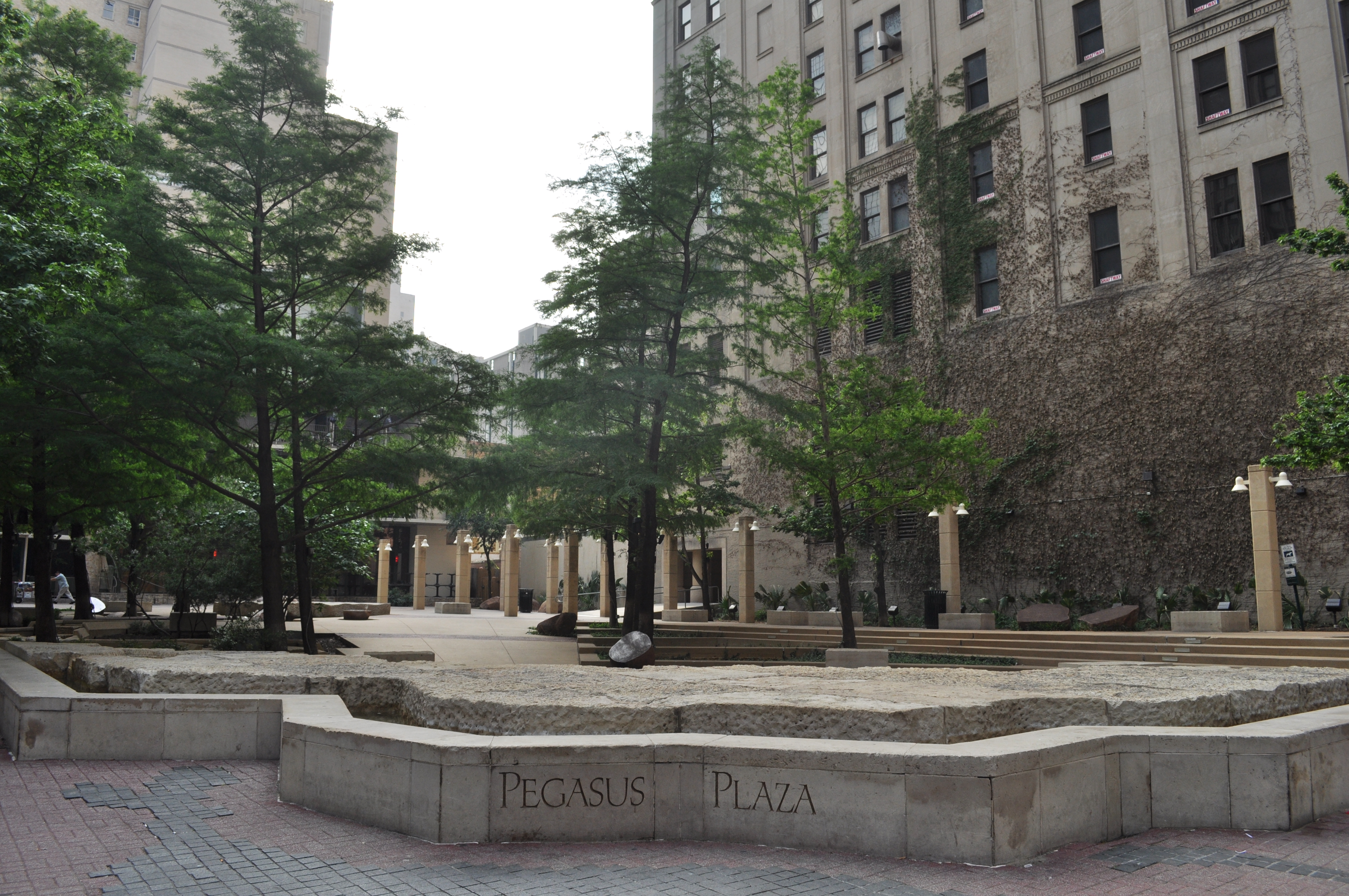 Pegasus Plaza, Dallas