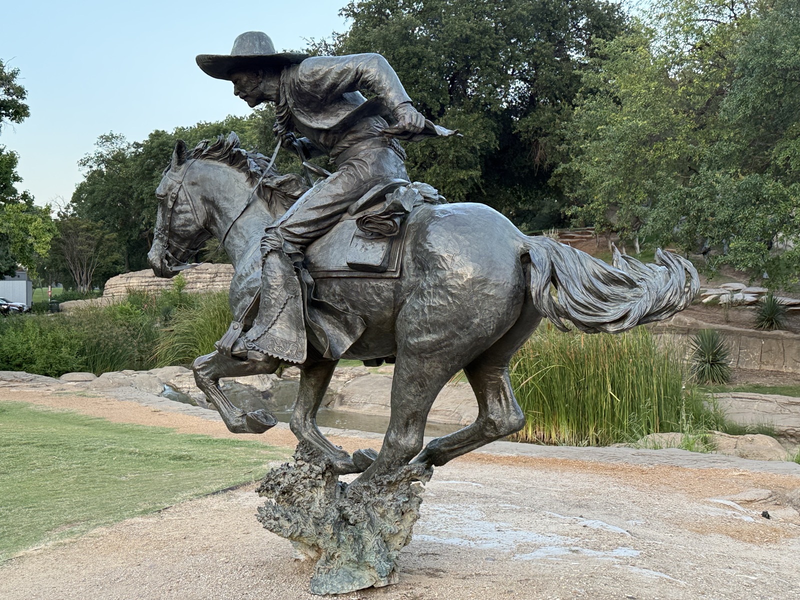Pioneer Plaza — bronze drover on horseback