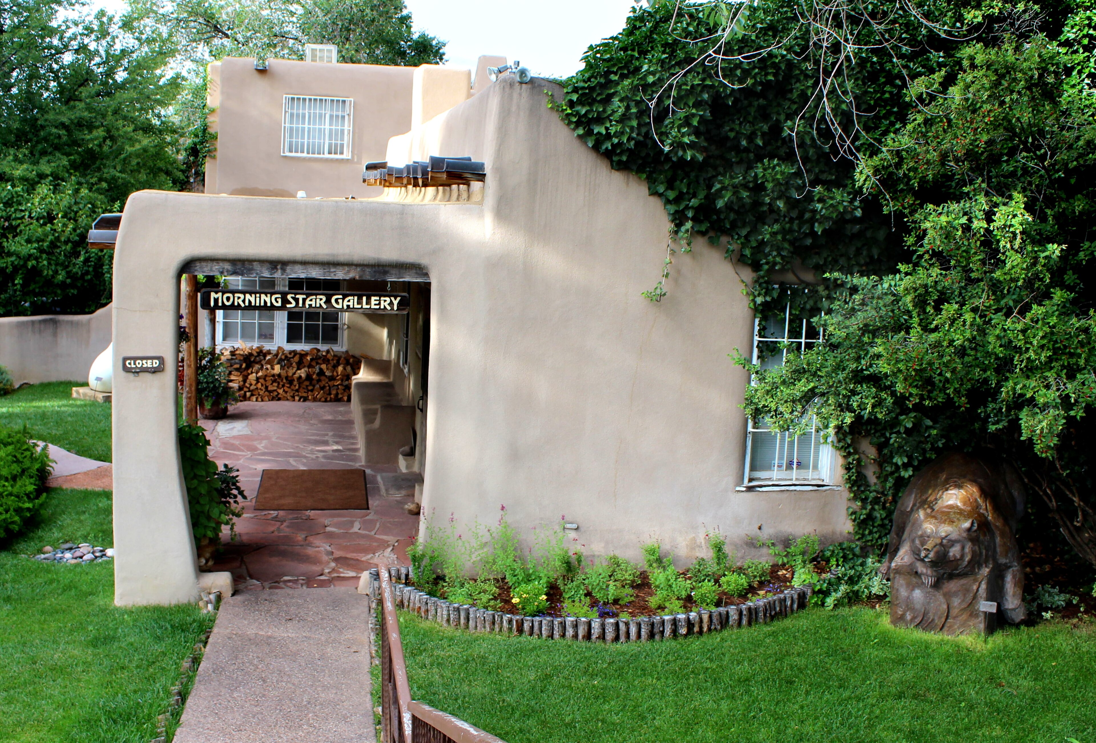 Morning Star Gallery - Canyon Road, Santa Fe, New Mexico, USA - panoramio.jpg