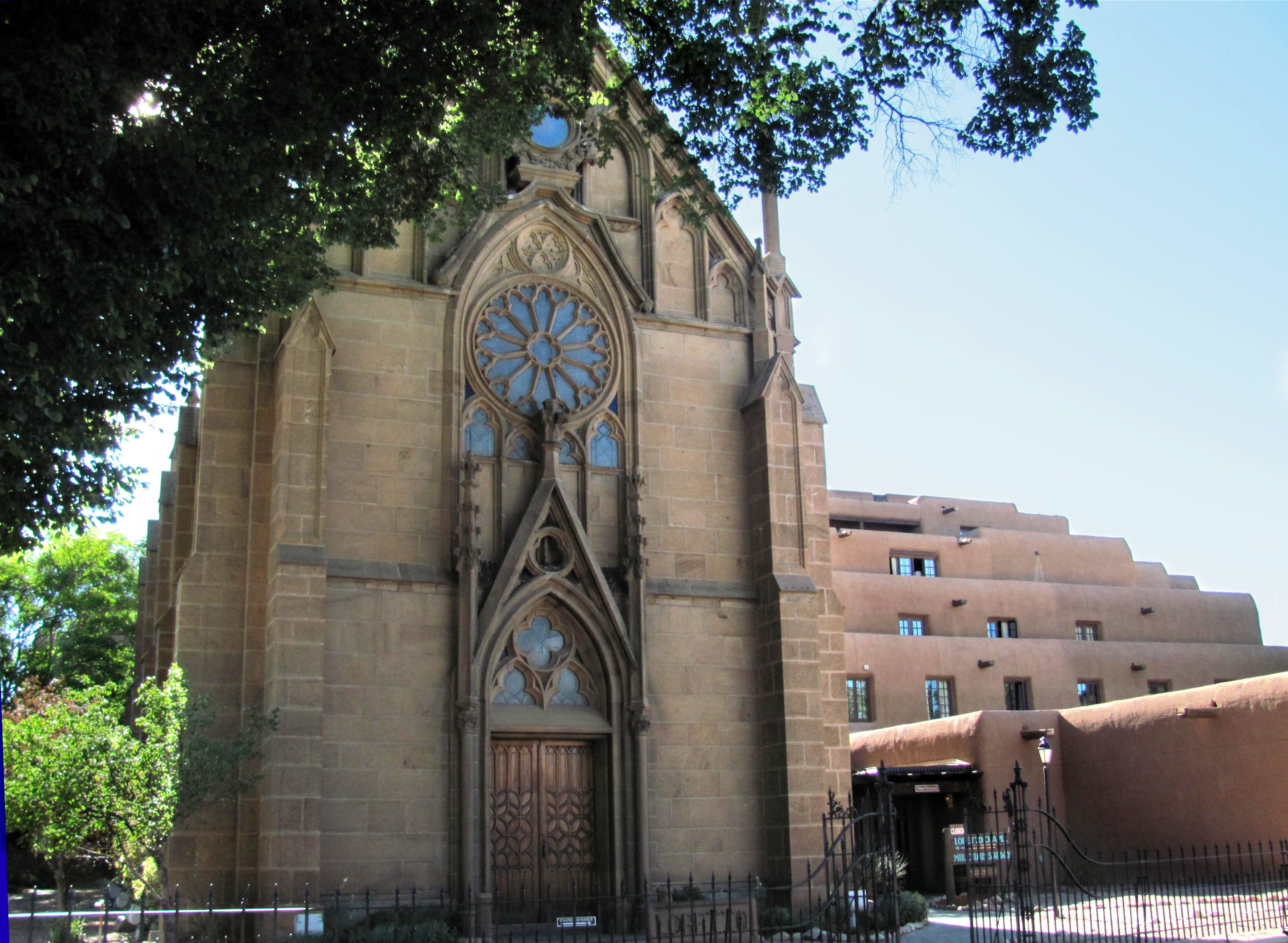 Santa Fe, New Mexico, USA - Loretto Chapel - panoramio (2).jpg