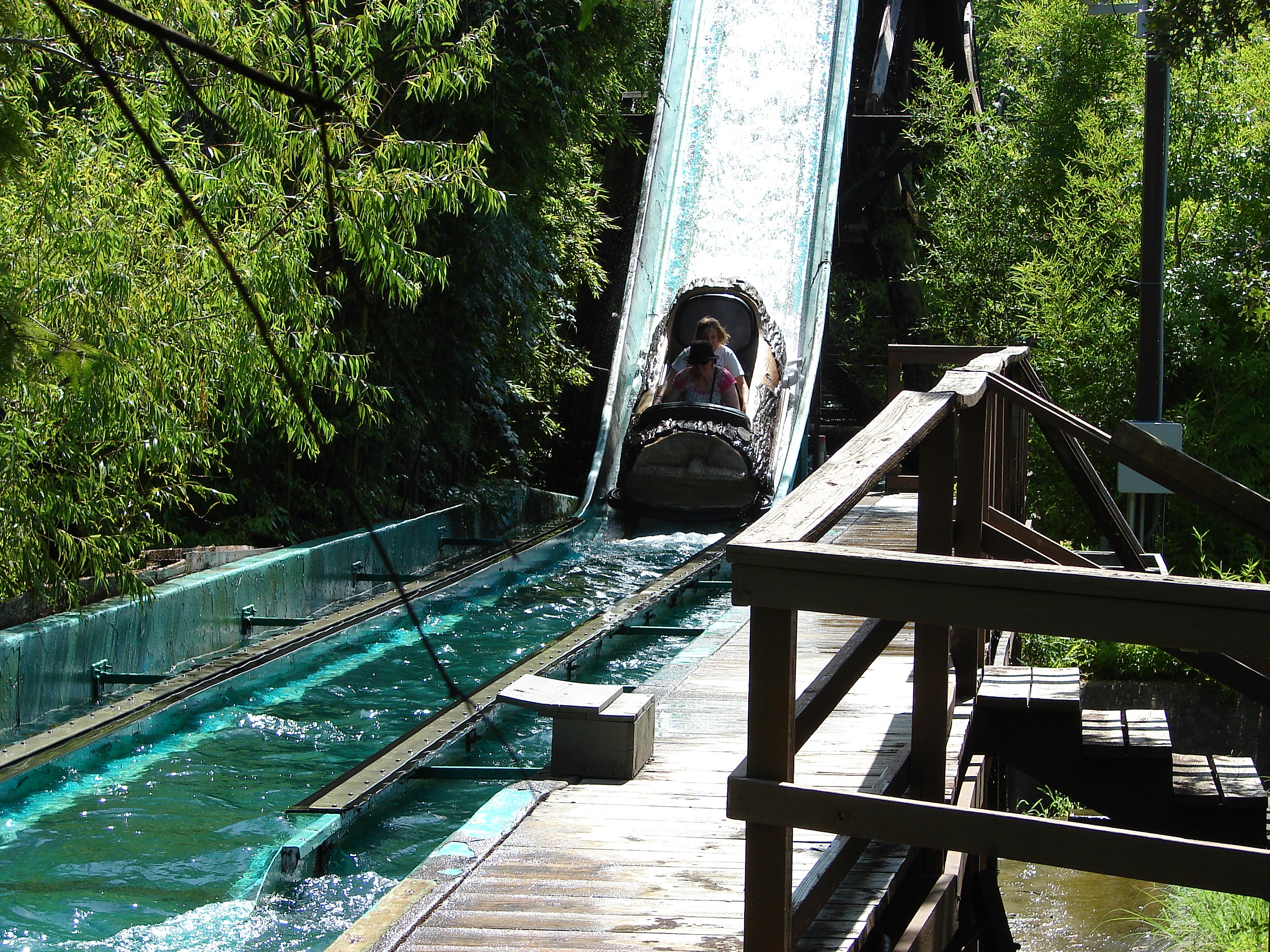SixFlags-Log-Flume-5793.jpg