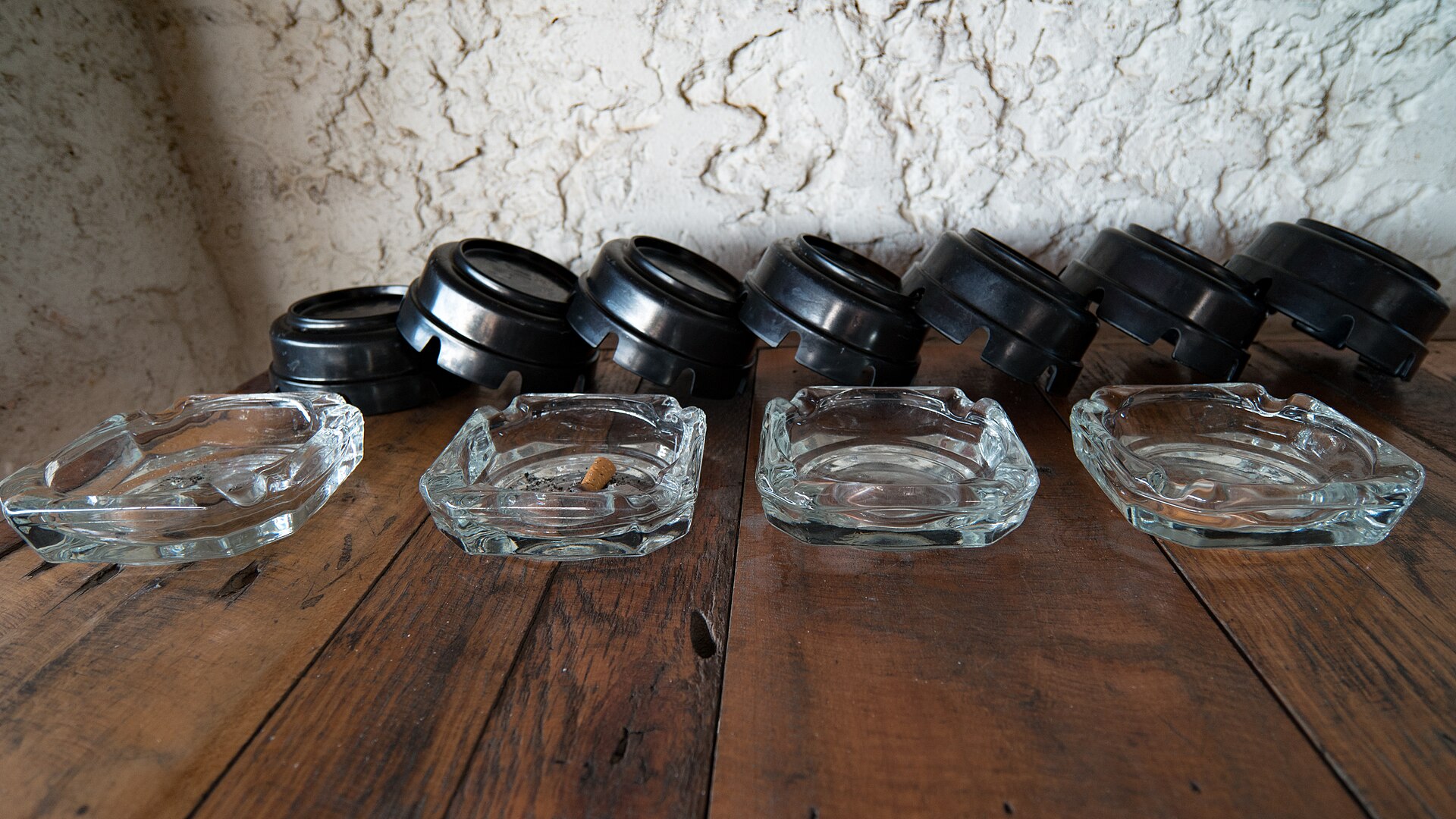 Ashtrays at the Belmont Hotel (27925165063)