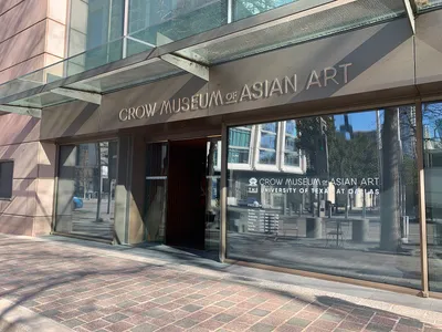 Trammell Crow Center and Sculpture Garden